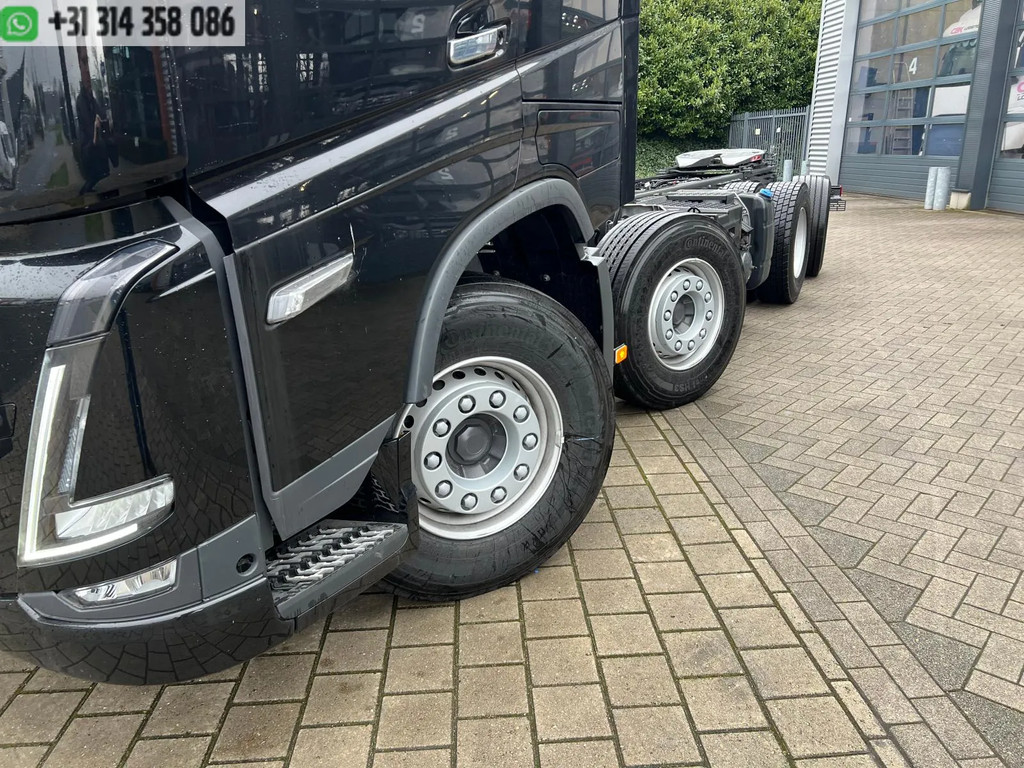 Volvo FH16 550 8X2V Naloopas gestuurd