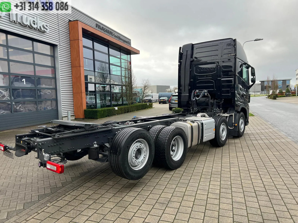 Volvo FH16 550 8X2V Naloopas gestuurd